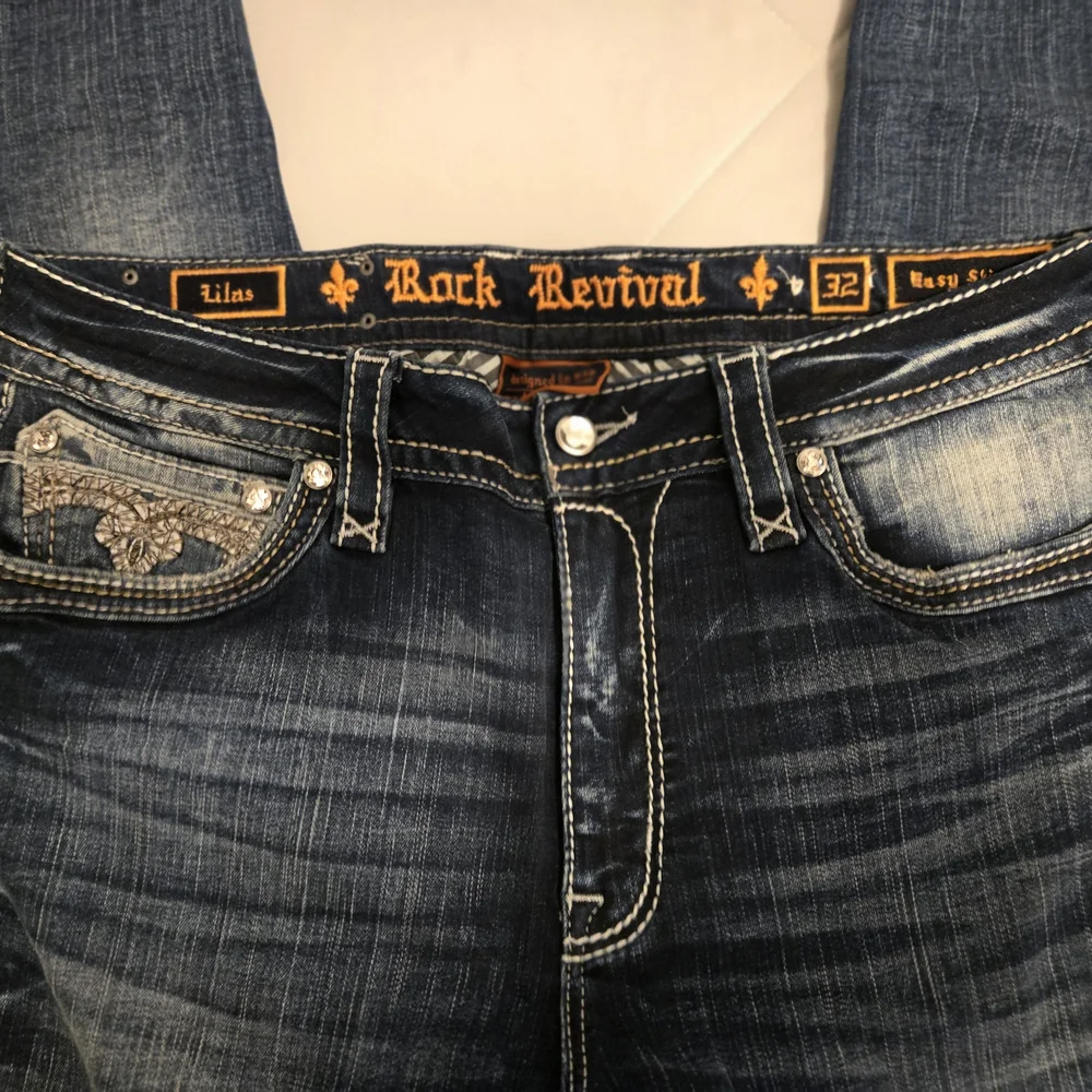 Women's Rock Revival Jeans - Picture 6 of 8